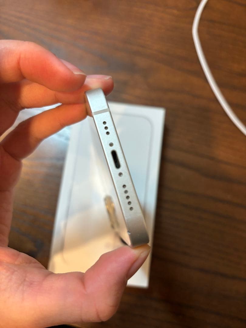 美品 iPhone 14 スターライト128GB BT84%