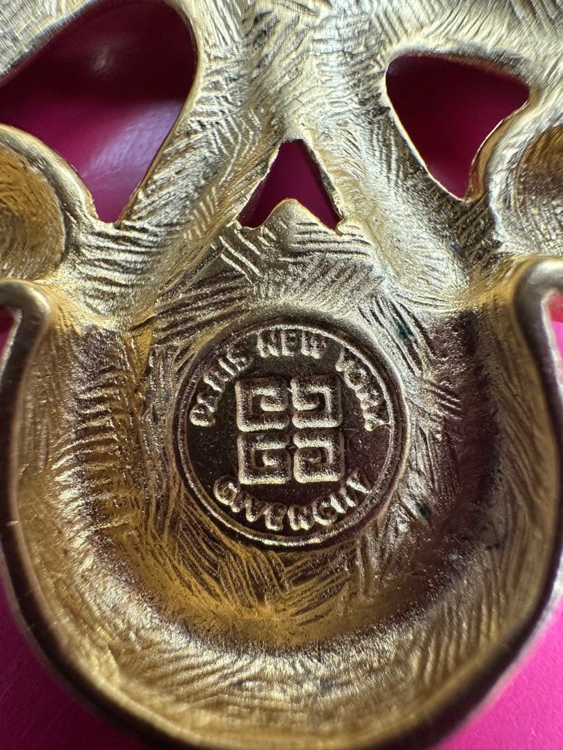 GIVENCHY ジバンシィ　ビジューピンブローチ