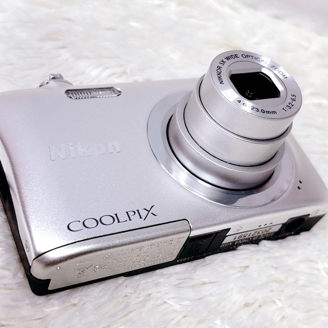 【極美品】Nikon COOLPIX A100 シルバー デジタルカメラ