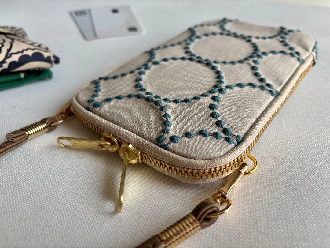 再販❗️【スマホショルダー】ミナペルホネン タンバリン ベージュ×ブルーグレイ