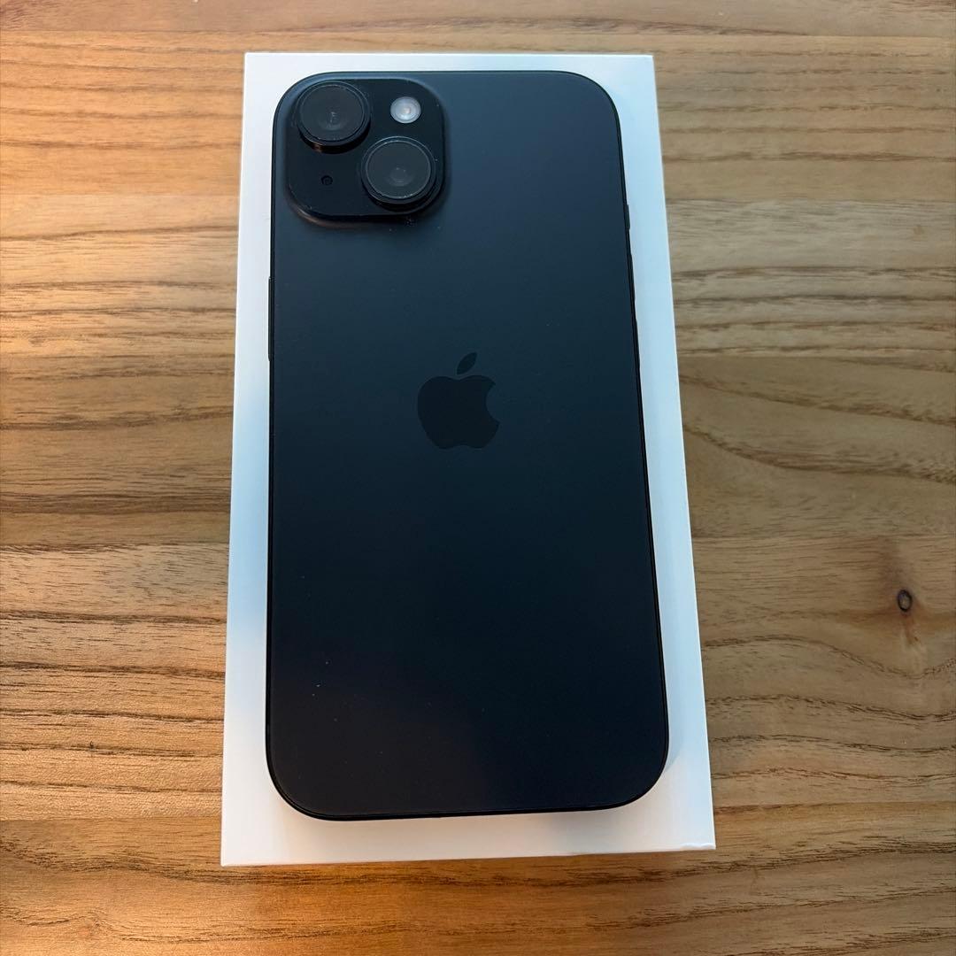 Apple iPhone 15 ブラック本体 128GB