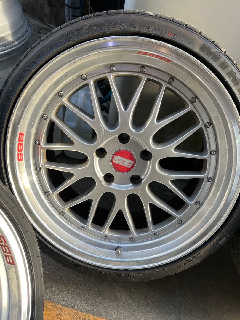 19インチ ホイール シルバー　タイヤほぼ新品