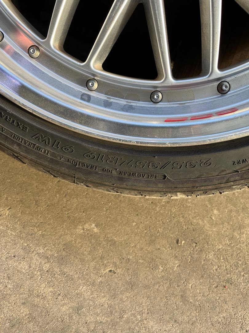 19インチ ホイール シルバー　タイヤほぼ新品