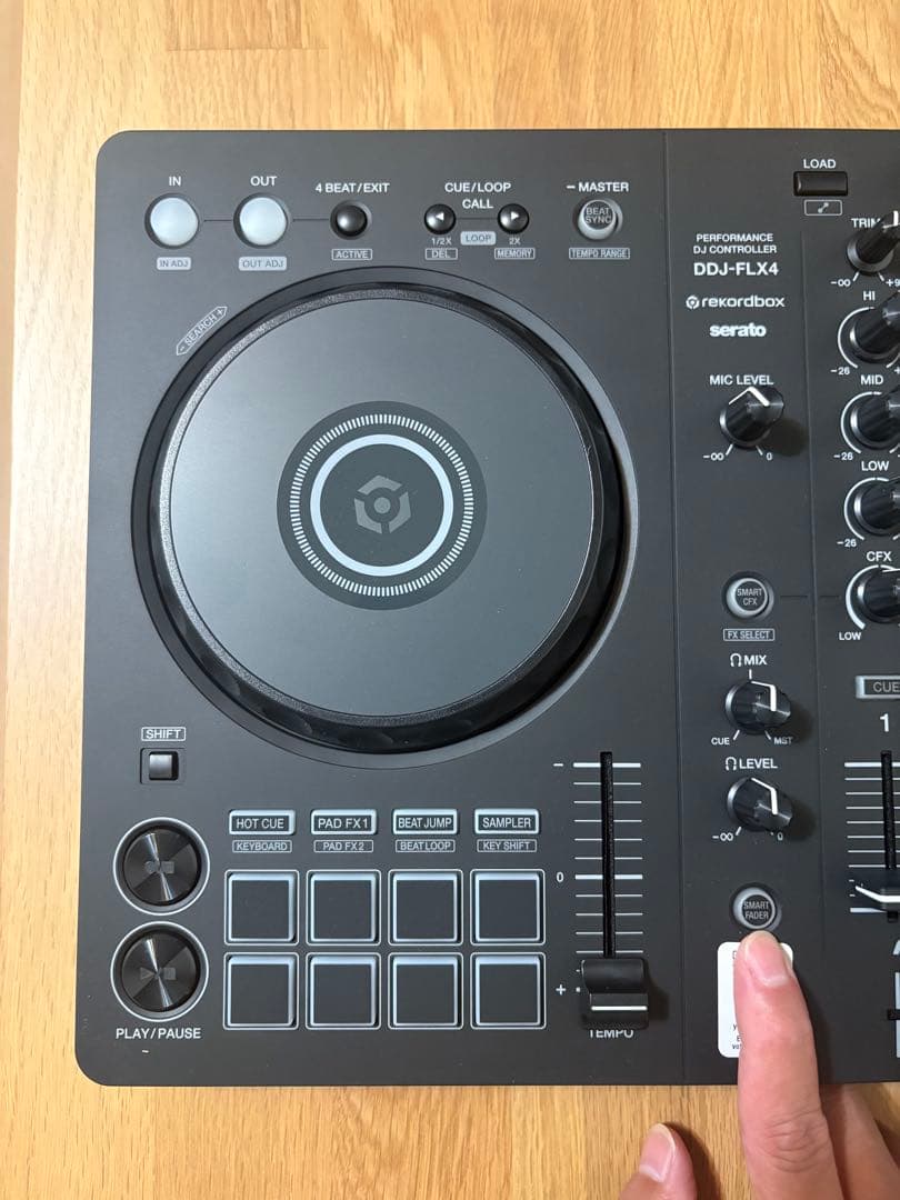 DDJ-FLX4 コントローラー