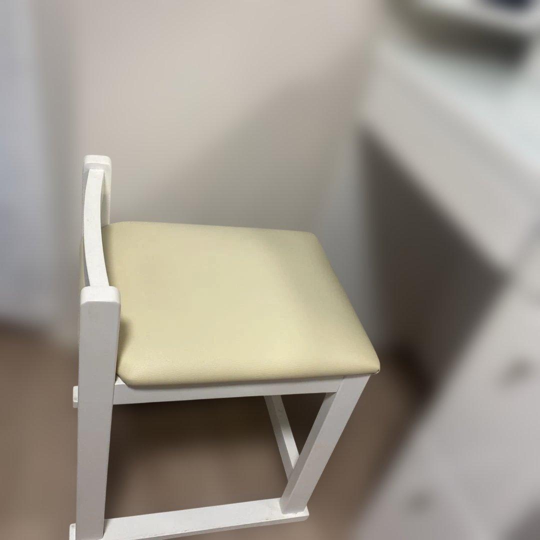 ✳︎机のみ✳︎ホワイトドレッサー・三面鏡・引き出し付き