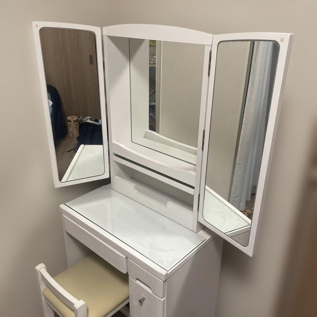 ✳︎机のみ✳︎ホワイトドレッサー・三面鏡・引き出し付き