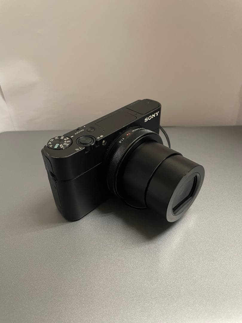 SONY RX100 V コンパクトデジタルカメラ　おまけ予備バッテリー充電器付