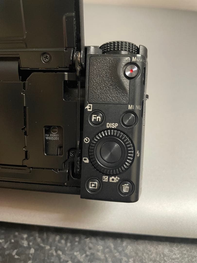 SONY RX100 V コンパクトデジタルカメラ　おまけ予備バッテリー充電器付