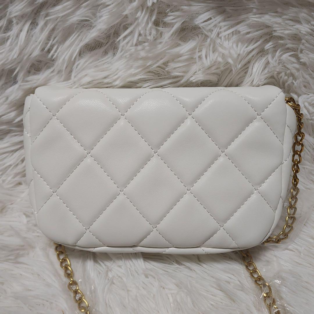 リ*♡様 CHANEL　ショルダーバッグ　ポーチ　白　キルティング　ノベルティ