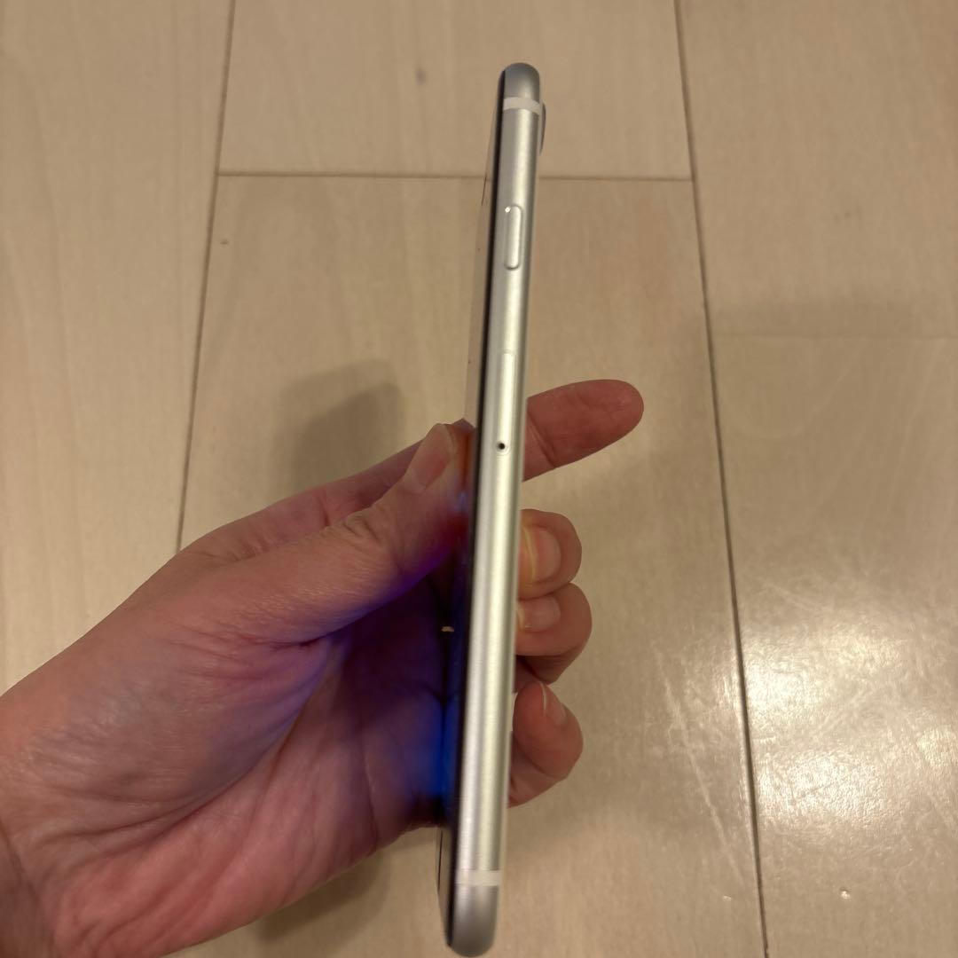 Apple iPhone SE 第二世代　ホワイト 画面ひびあり