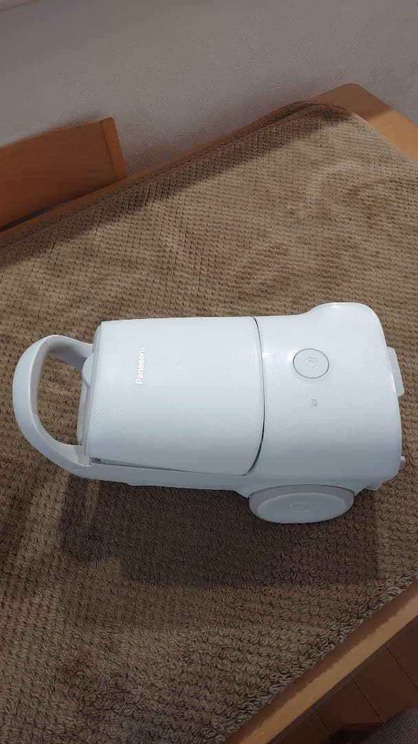 パナソニック紙パッククリーナー　極美品　驚きの軽さ　　MC-JP850K-W