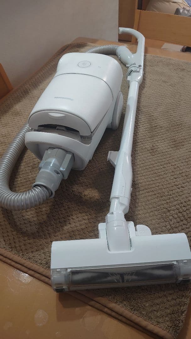 パナソニック紙パッククリーナー　極美品　驚きの軽さ　　MC-JP850K-W