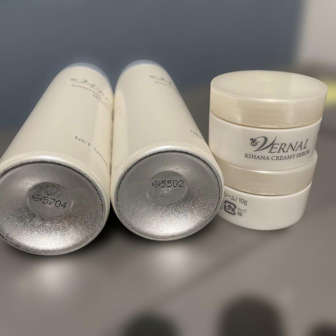 ヴァーナル　エッセンシャルシャワーモイストA キハナクリーミーセラムA 各２個