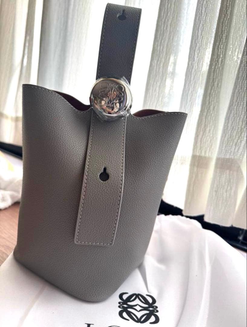 新品未使用⭐︎LOEWEペブルバケットミニショルダーハンドバッグ