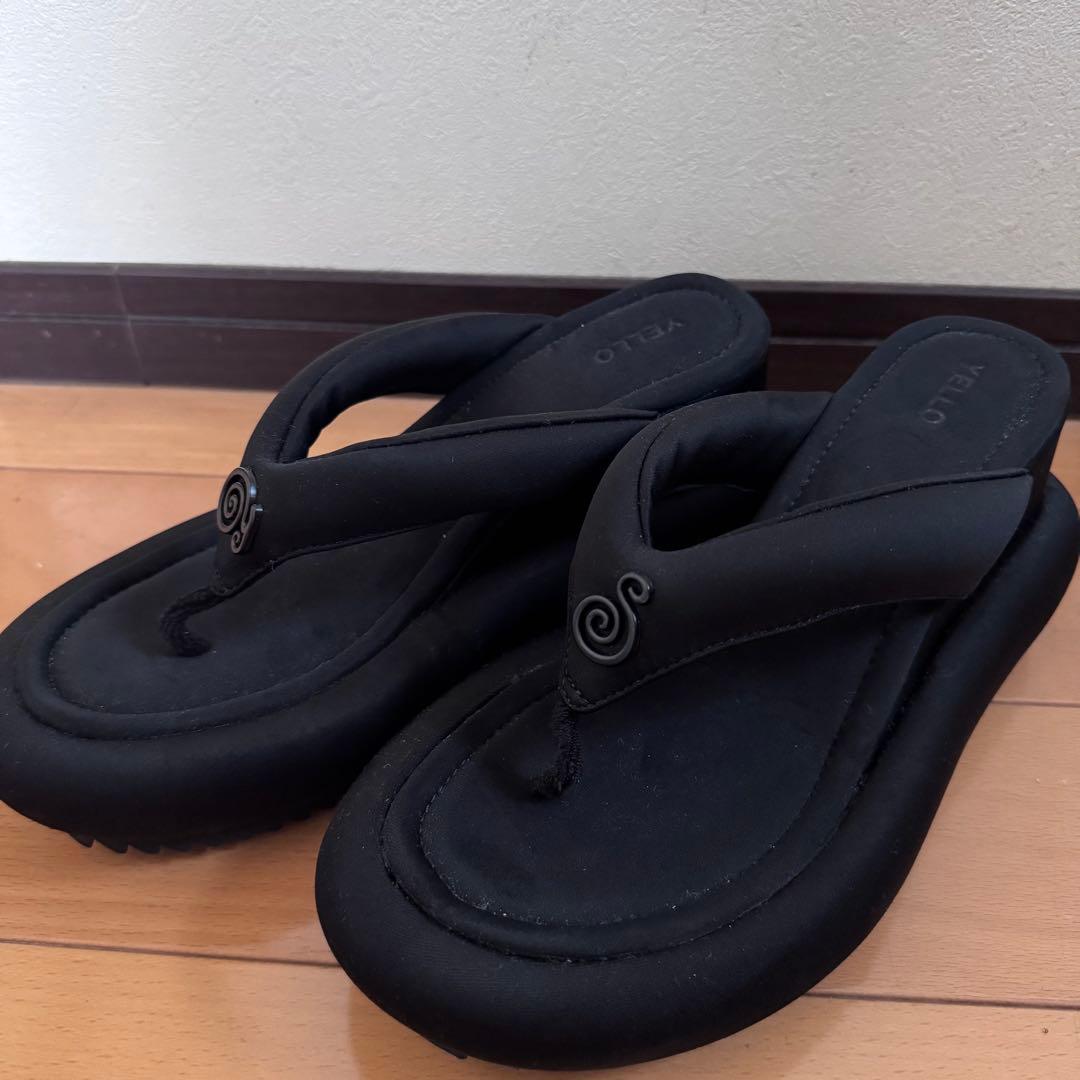 YELLO 【TOKYO BLACK TONGS SANDALS】新品