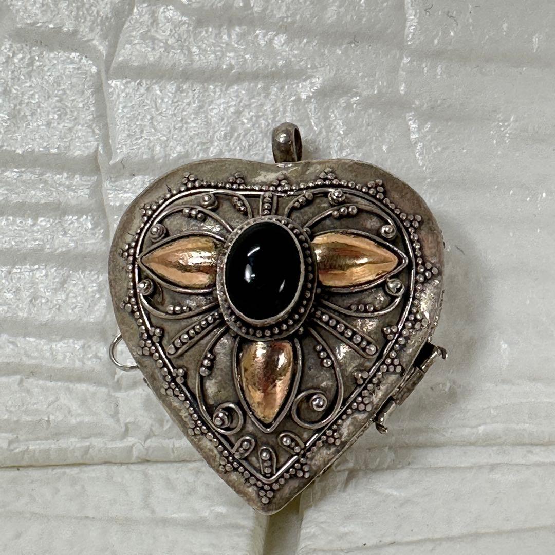 925 シルバー ハート型ロケットペンダント 黒石 ビンテージ デザイン 彫金