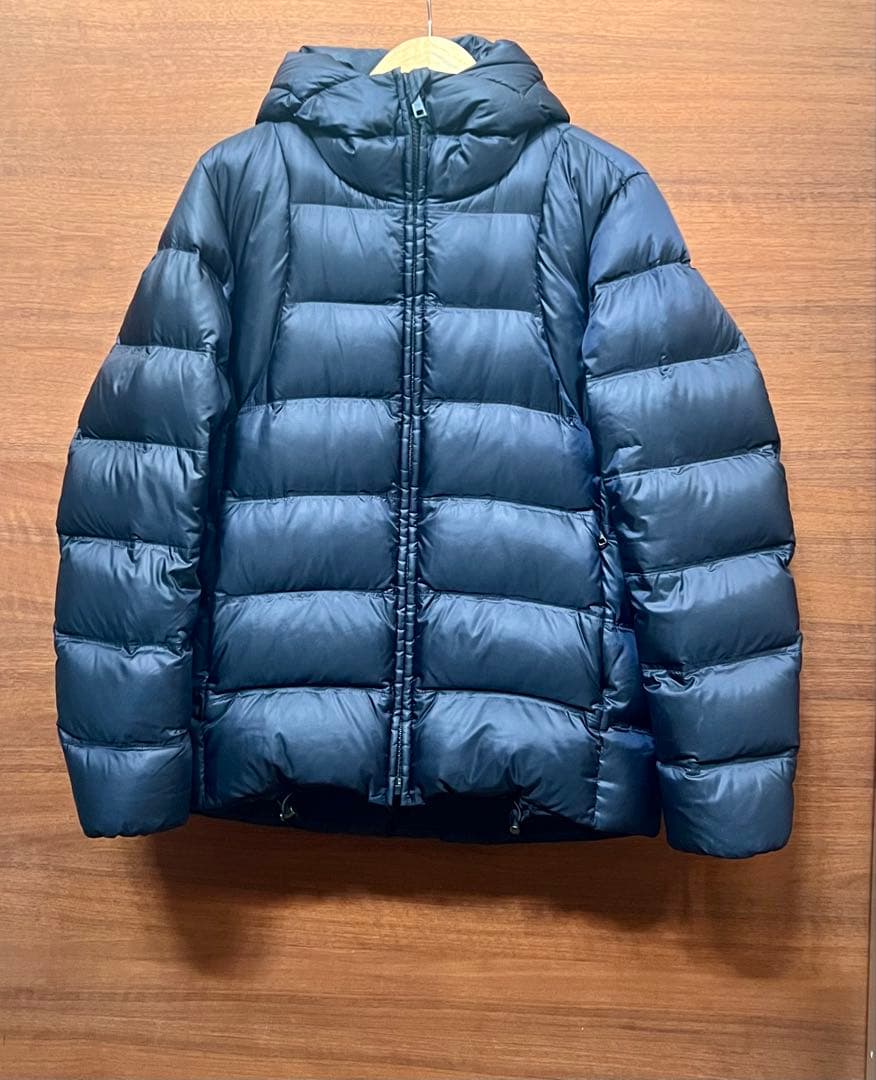 PRADA フード付きダウンジャケット ネイビー