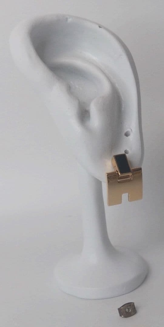 S*e様 HERMES エルメス アイリーンピアス 片方 金 × 黒 GP