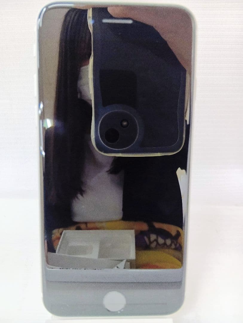 〘美品〙Apple iPhone SE　64GB　本体・充電器・イヤホン付きYK