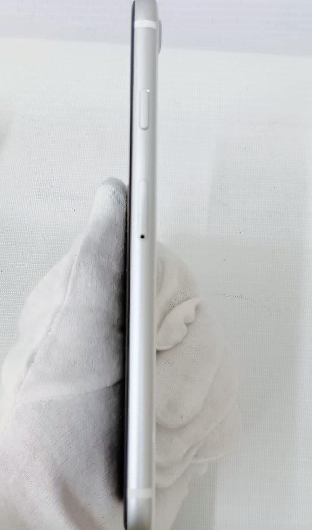 〘美品〙Apple iPhone SE　64GB　本体・充電器・イヤホン付きYK