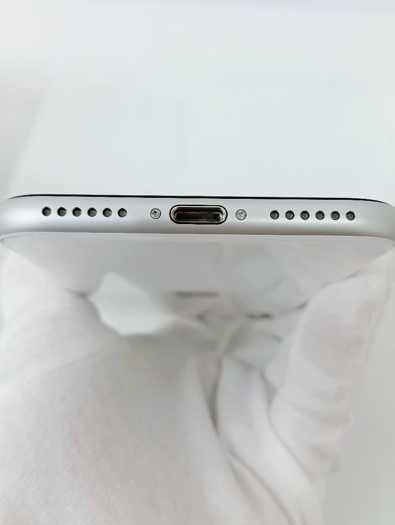 〘美品〙Apple iPhone SE　64GB　本体・充電器・イヤホン付きYK