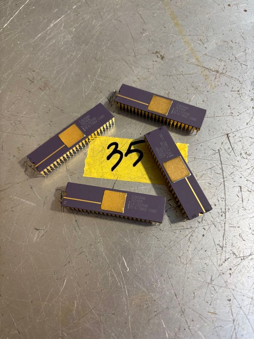 4個 インテル C82586 SZ468新品同様。未使用。動作未確認。