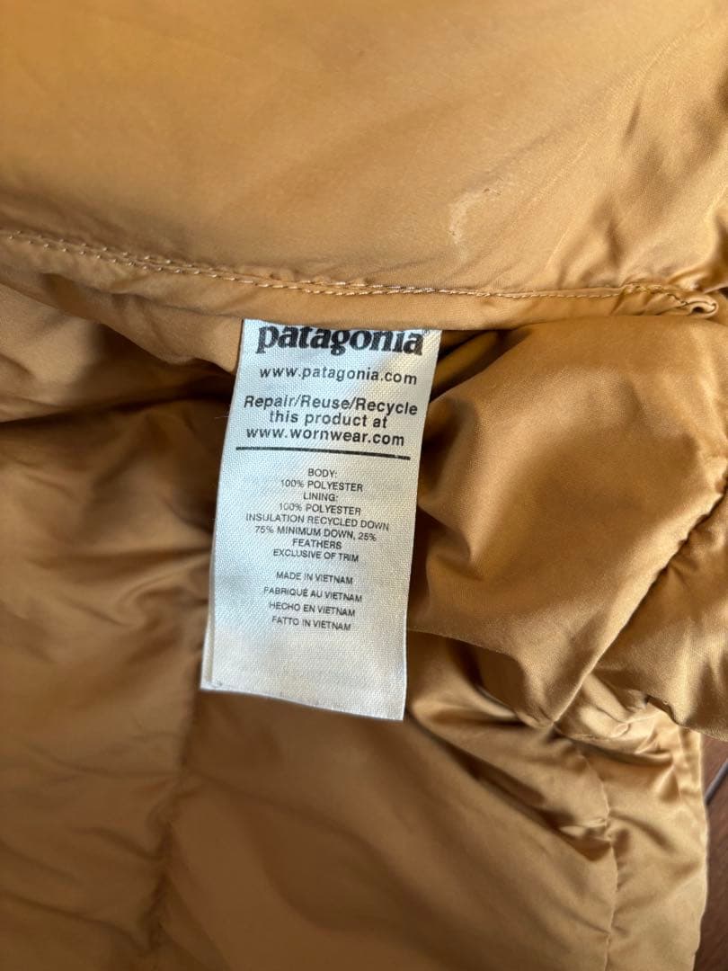 patagonia ダウンジャケット ベージュ 黒スウェット S