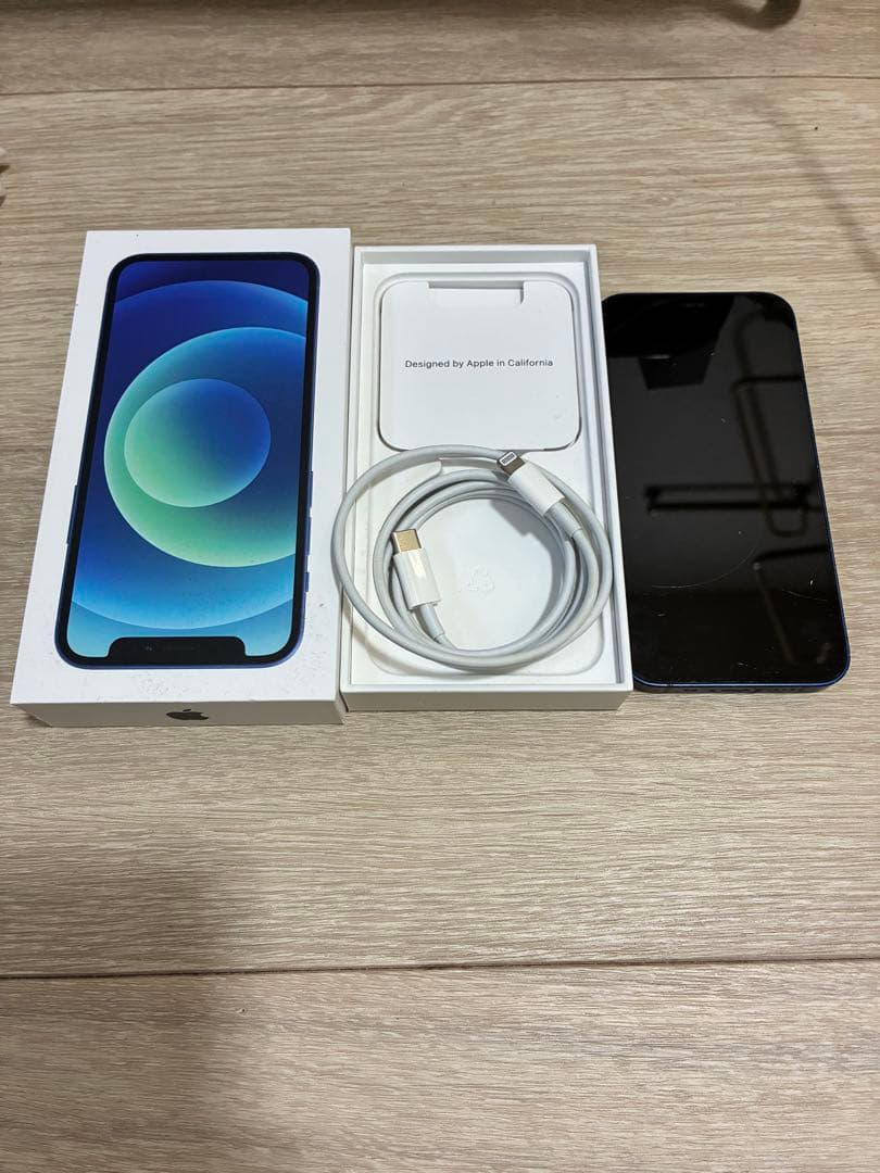 こ*う様 『訳あり』iPhone 12 mini 青 充電ケーブル付きの