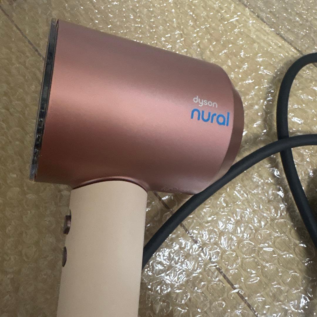 ダイソンドライヤー　ピンク