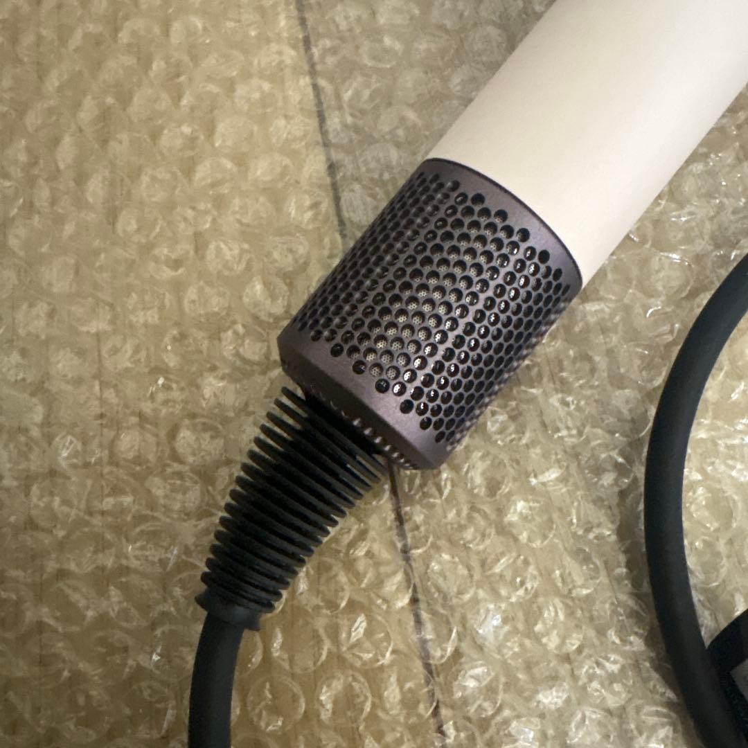 ダイソンドライヤー　ピンク