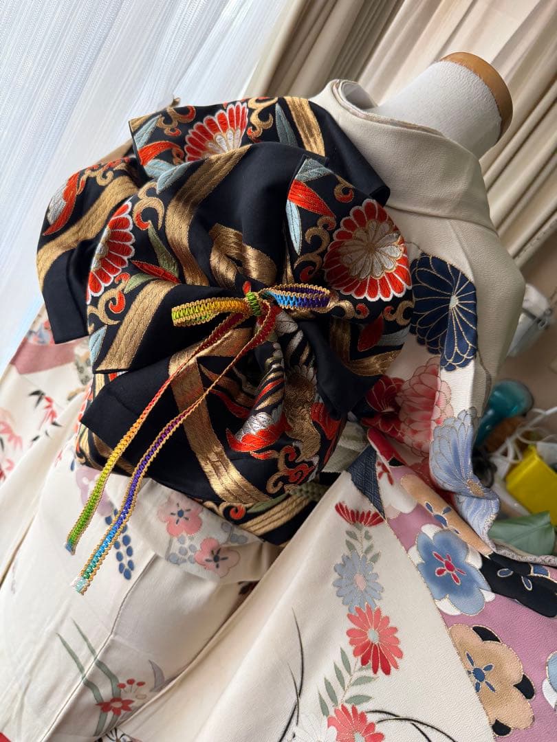 振袖フルセット ベージュホワイト 古典柄 金彩 手刺繍