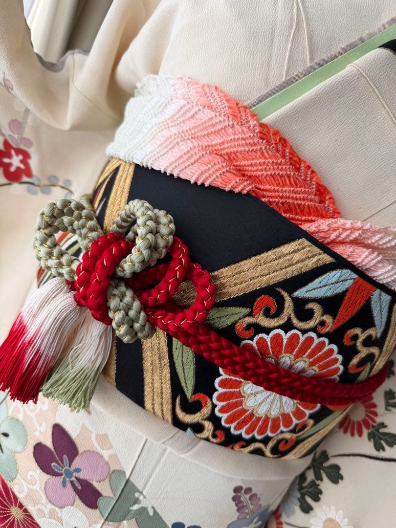 振袖フルセット ベージュホワイト 古典柄 金彩 手刺繍