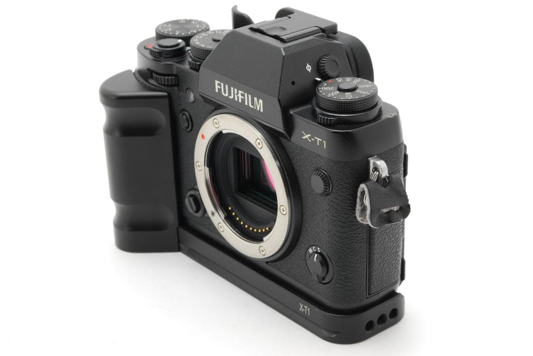 【グリップ付き】富士フイルム FUJIFILM X-T1 ボディ ブラック