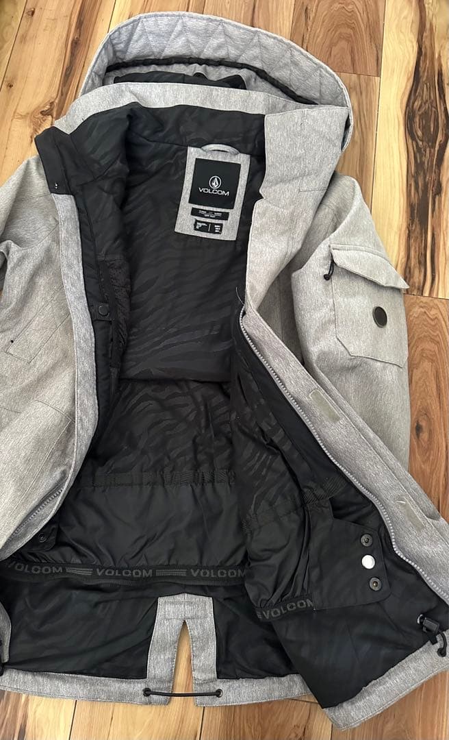 【値下げ】VOLCOM スノーウェア ジャケット WOMEN Lサイズ