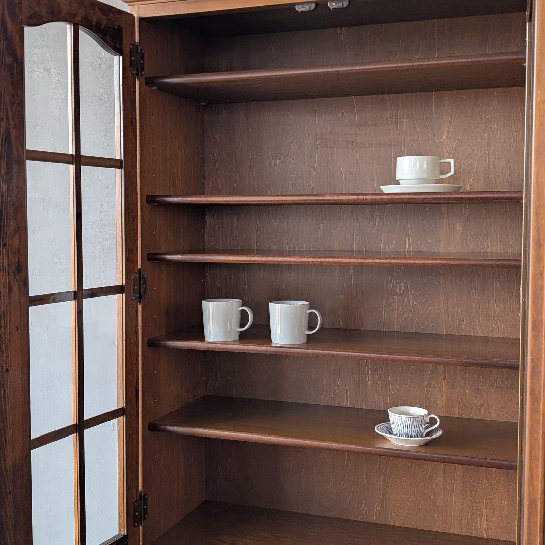 【古家具】カリモク家具 コロニアルシリーズのヴィンテージな食器棚　キッチンボード