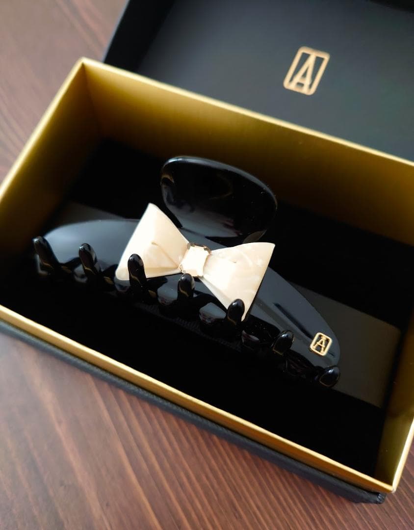 アレクサンドルドゥパリ 大粒スワロフスキー リボンクリップ