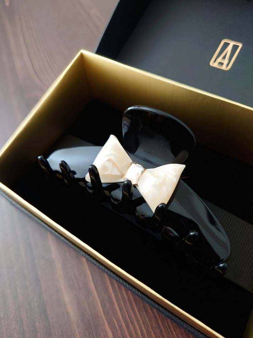 アレクサンドルドゥパリ 大粒スワロフスキー リボンクリップ