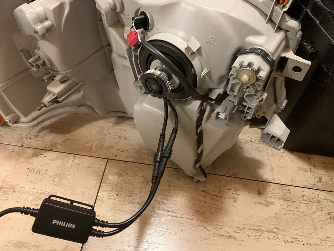 ハイエース　純正ヘッドライト