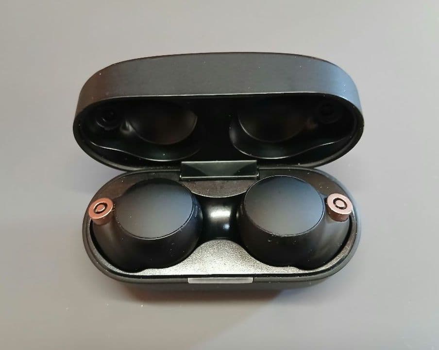 SONY　WF-1000XM4　ワイヤレス　ノイズキャンセリング　イヤホン　①