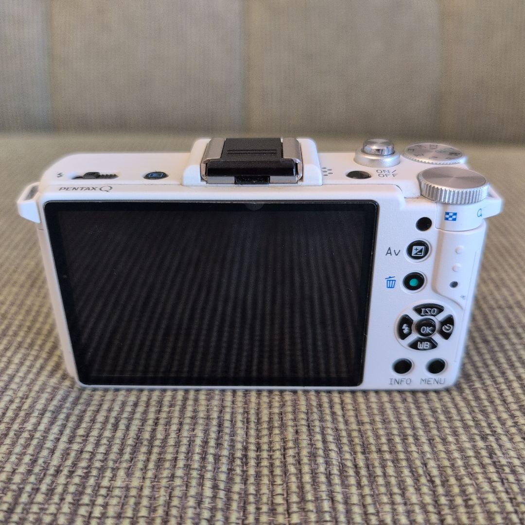 PENTAX Q ホワイト　レンズなし