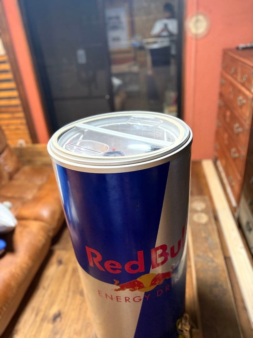 コ*ー様 値下げ‼️非売品 希少Red Bull 缶型 冷蔵庫キャスター付き