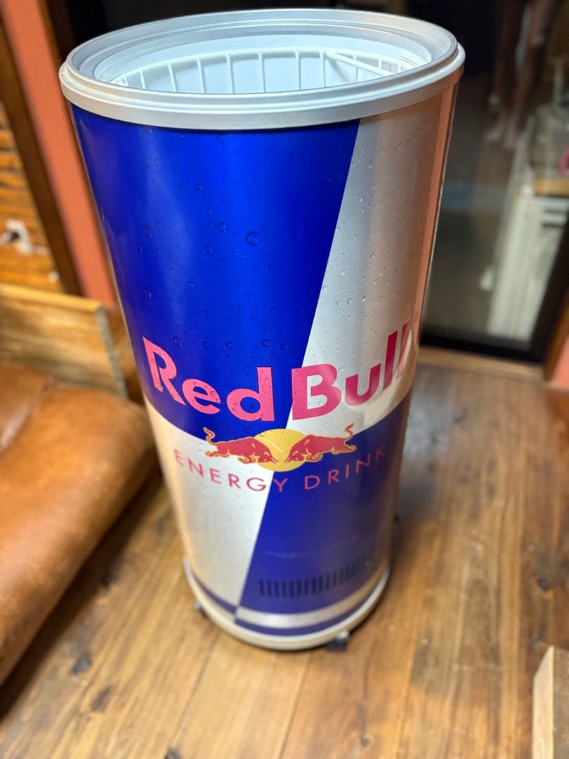 コ*ー様 値下げ‼️非売品 希少Red Bull 缶型 冷蔵庫キャスター付き