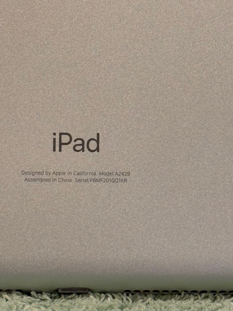 Apple iPad Wi-Fiモデル(第8世代) スタンドケース付き