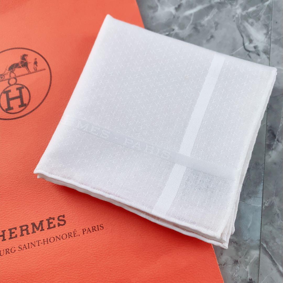 HERMES ポケットチーフ ハンカチーフ エルメス カレ ホワイト シルク