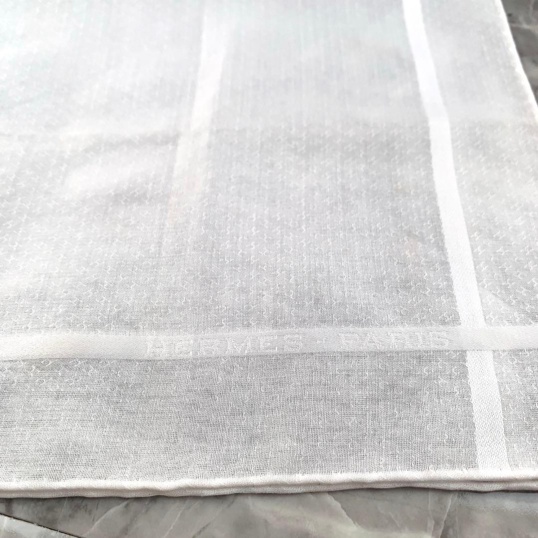 HERMES ポケットチーフ ハンカチーフ エルメス カレ ホワイト シルク