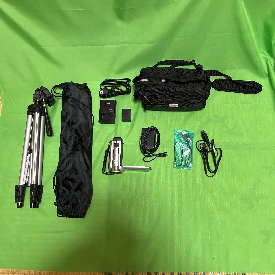 ビデオカメラと三脚セット