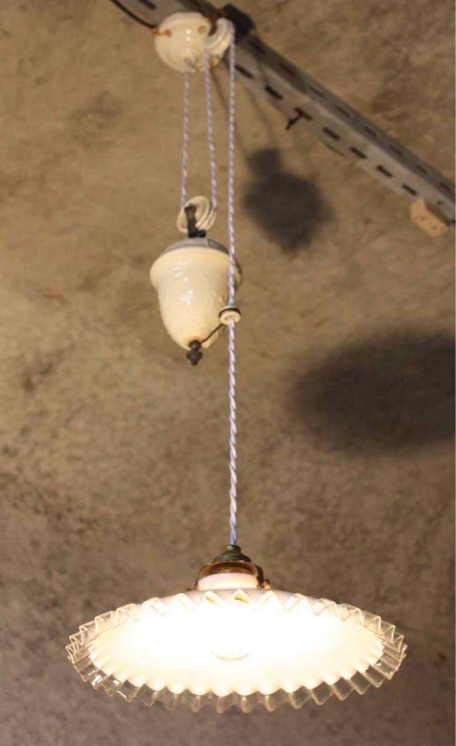 【merci】 2a. フランス　吊り下げ　滑車　ランプ　古道具　店舗什器