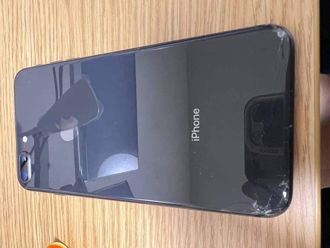 Apple iPhone 8 Plus 本体 スペースグレー