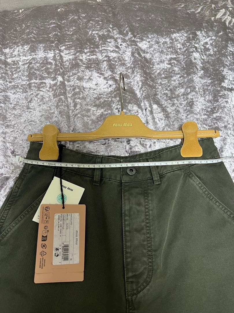 新品タグ付き MIUMIUカーゴパンツ 36値下げ不可