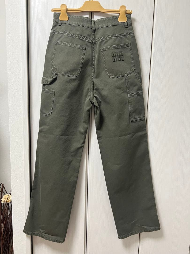 新品タグ付き MIUMIUカーゴパンツ 36値下げ不可